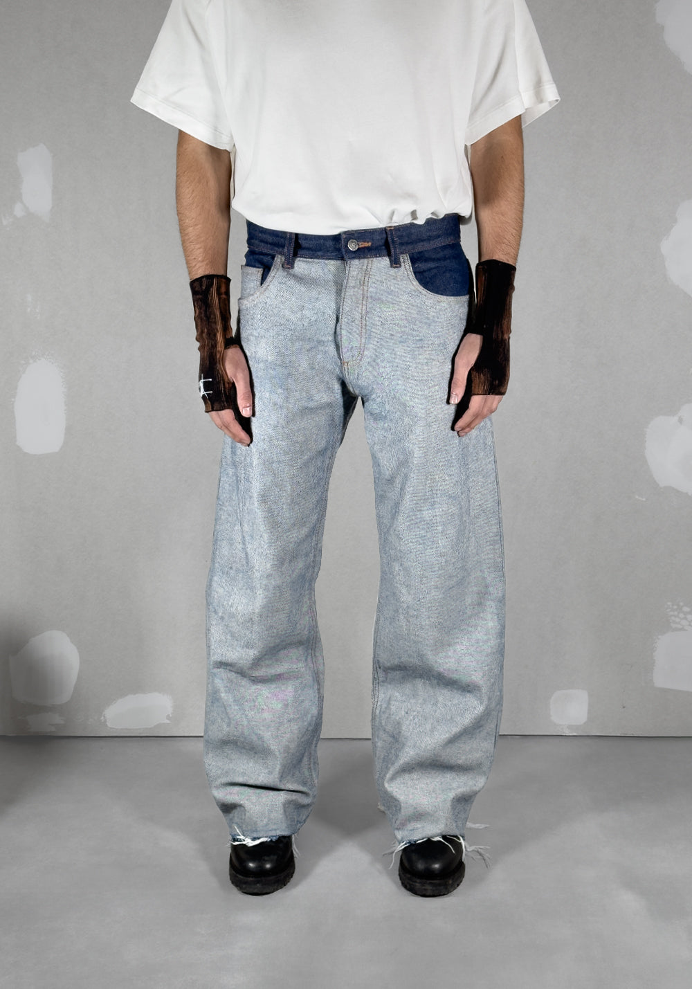 Jeans Collapse Overturn